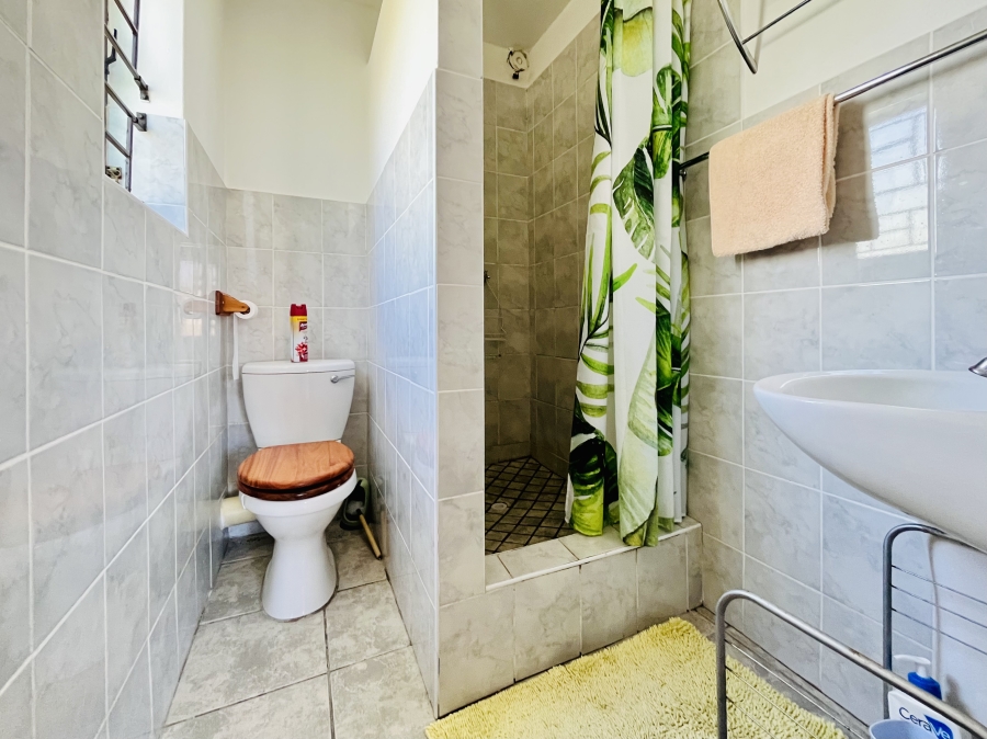 2 Bedroom Property for Sale in Sandbaai Western Cape